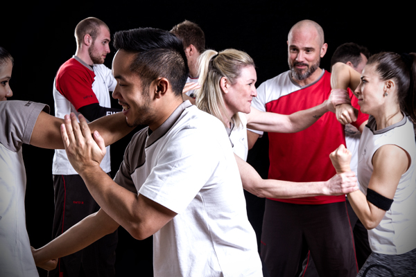 frauen-maenner-selbstverteidigung-gruppe-wing-tsun-frankfurt